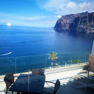  Appartement Magnificent Apt. With Sea View, Cliff & Marina